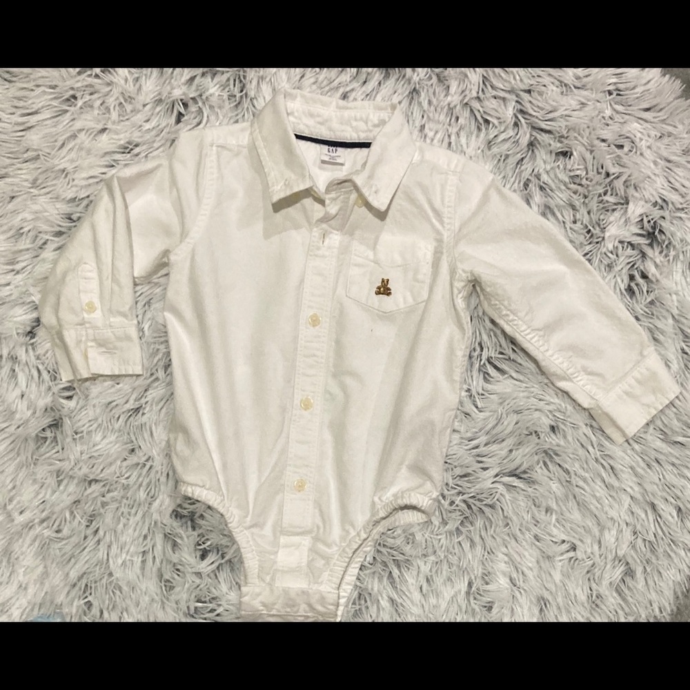 Baby GAP white shirt 🤍 18-24 months